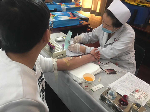 1512796507313.jpg 工業(yè)公司獻(xiàn)血圖片1_副本.jpg